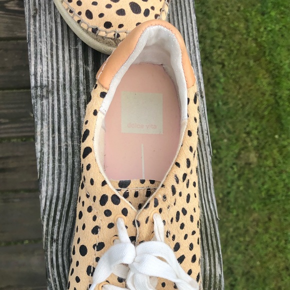 Dolce Vita Madox Sneakers in Leopard - Picture 4 of 7